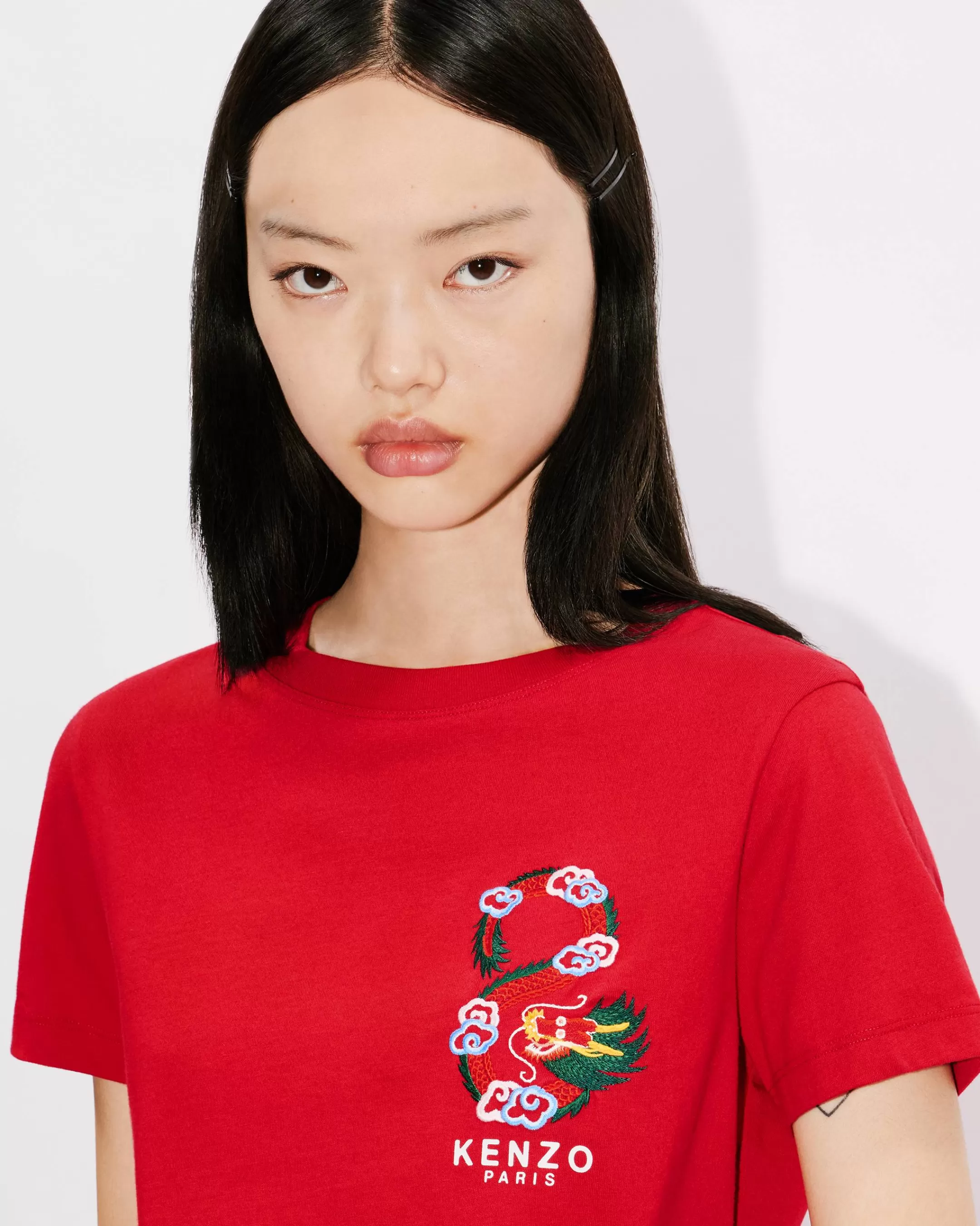 Online Camiseta clásica con parche 'Year of the Dragon' bordado Mujer Camisetas y Polos